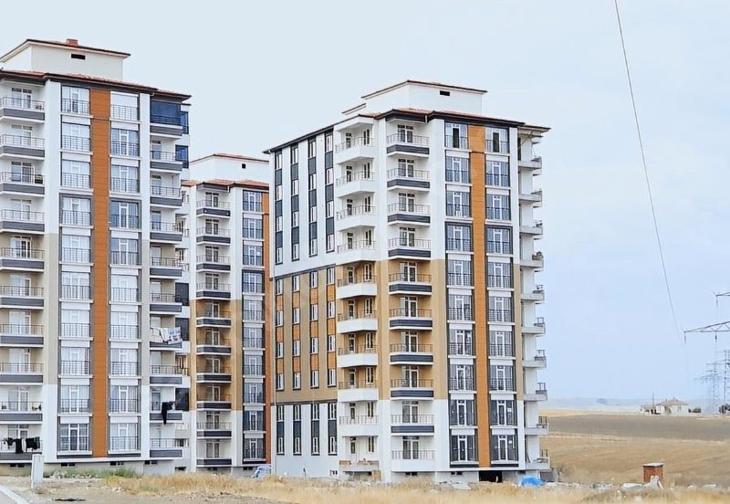 Güney kent sitesi 4➕1 3.kat  kombisi  eksik sadece 2.400.000tl